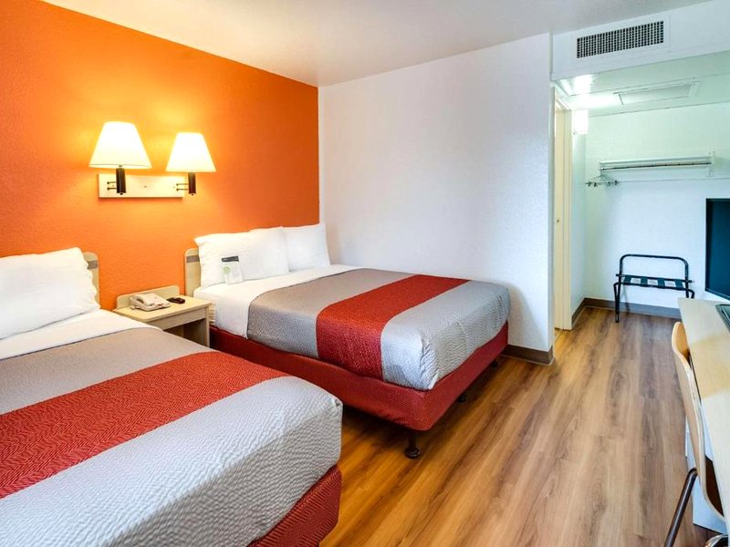 Motel 6 Lenexa, KS - Kansas City Southwestの写真