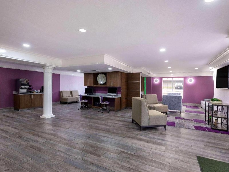La Quinta Inn by Wyndham Kansas City Lenexaの写真
