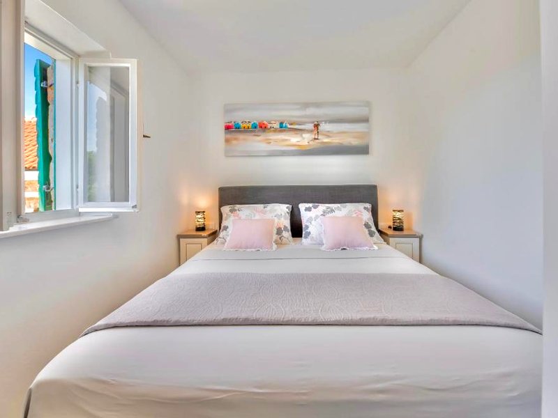 ［スターリグラッド市内中心部］一軒家（80m²）｜ 2ベッドルーム／1バスルーム (Ventus – Stone House near National Park Paklenica)の写真