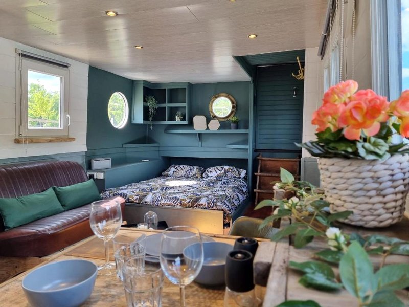 Houseboat Meuseの写真