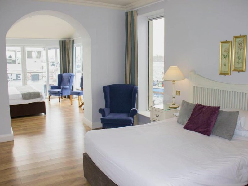 WatersEdge Hotelの写真