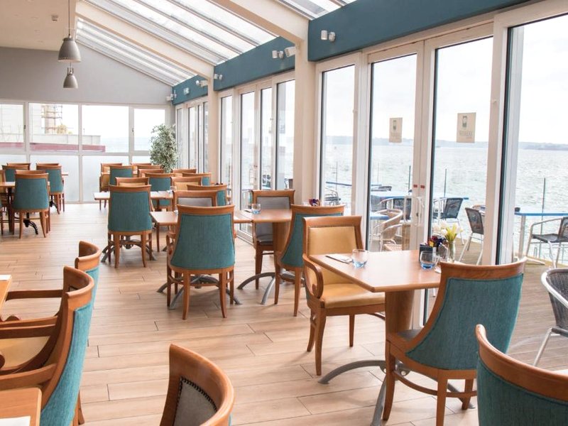 WatersEdge Hotelの写真