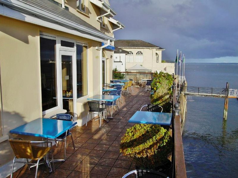 WatersEdge Hotelの写真