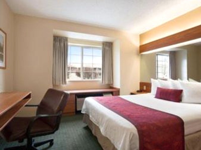 デイズ イン & スイーツ バイ ウィンダム ラファイエット IN (Days Inn & Suites by Wyndham Lafayette IN)の写真