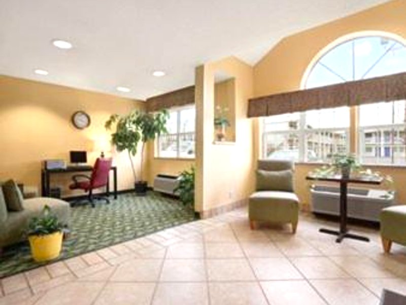 デイズ イン & スイーツ バイ ウィンダム ラファイエット IN (Days Inn & Suites by Wyndham Lafayette IN)の写真