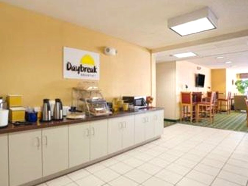 デイズ イン & スイーツ バイ ウィンダム ラファイエット IN (Days Inn & Suites by Wyndham Lafayette IN)の写真
