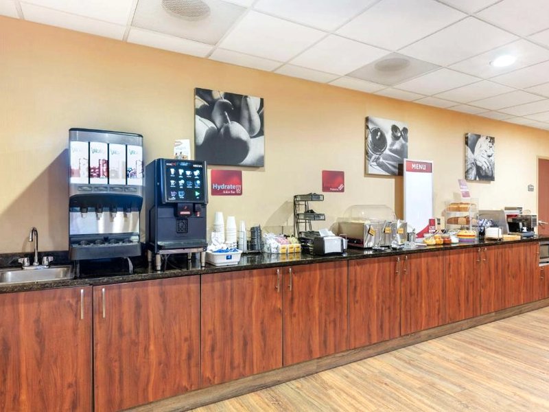 ベストウェスタン プラス ビクター イン アンド スイーツ (Best Western Plus Victor Inn and Suites)の写真