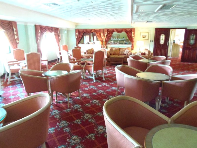 レイクサイド インターナショナル ホテル (Lakeside International Hotel)の写真