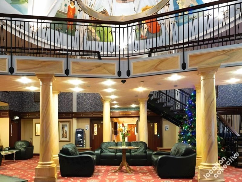 レイクサイド インターナショナル ホテル (Lakeside International Hotel)の写真