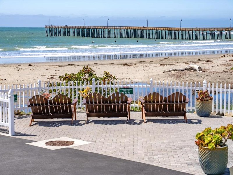 Shoreline Inn...on the beachの写真