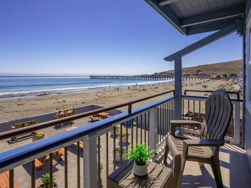 Shoreline Inn...on the beachの写真