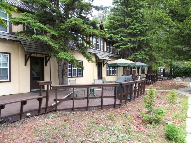 クランデル マウンテン ロッジ (Crandell Mountain Lodge)の写真