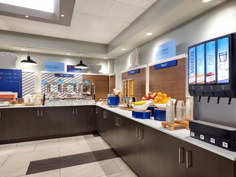 ホリデイ イン エクスプレス バンクーバー メトロタウン（バーナビー） バイ IHG (Holiday Inn Express Vancouver-Metrotown (Burnaby) By IHG)の写真