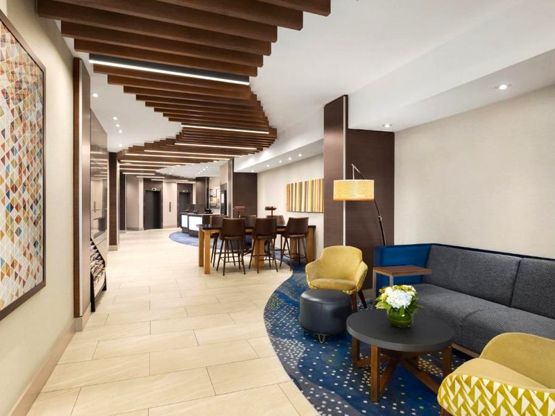 ホリデイ イン エクスプレス バンクーバー メトロタウン（バーナビー） バイ IHG (Holiday Inn Express Vancouver-Metrotown (Burnaby) By IHG)の写真