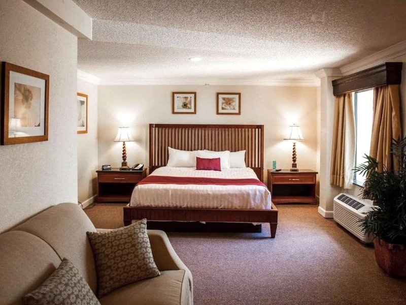 デイズ イン&スイーツ バイ ウインダム レイク オキーチョビー (Days Inn & Suites by Wyndham Lake Okeechobee)の写真