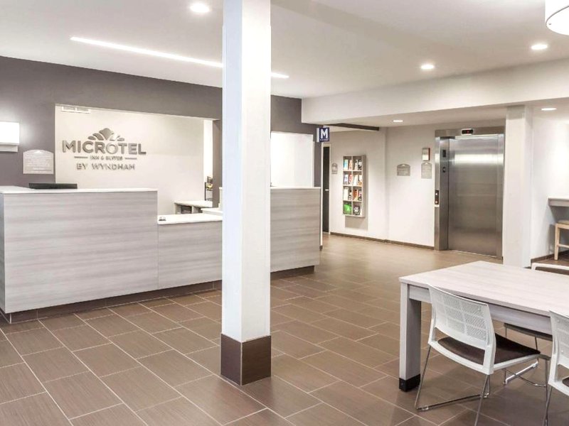 Microtel Inn & Suites by Wyndham West Fargo Near Medical Ctrの写真