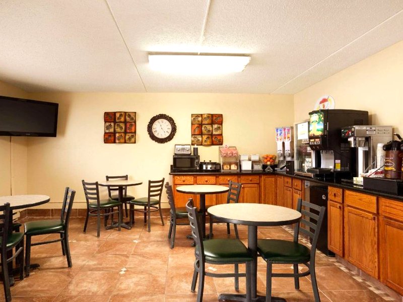 スーパー 8 バイ ウィンダム ウェスト ファーゴ メイン アベニュー ND (Super 8 by Wyndham West Fargo Main Ave ND)の写真