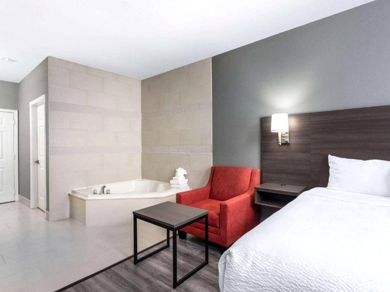 ラマダ バイ ウィンダム セラーズバーグ/ルイビル ノース (Ramada by Wyndham Sellersburg/Louisville North)の写真