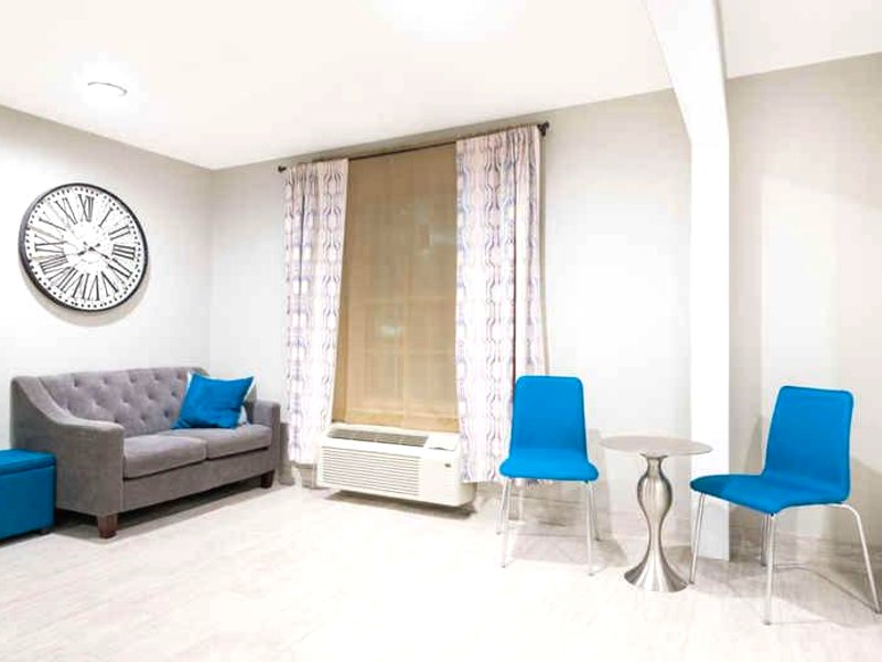 Days Inn & Suites by Wyndham Sellersburgの写真
