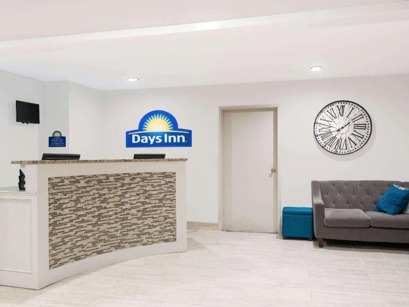 Days Inn & Suites by Wyndham Sellersburgの写真