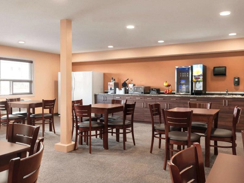 トラベロッジ バイ ウインダム ピンシャー クリーク (Travelodge by Wyndham Pincher Creek)の写真