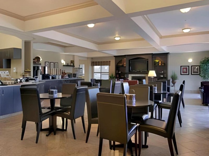 ラマダ バイ ウィンダム ピンチャー クリーク (Ramada by Wyndham Pincher Creek)の写真