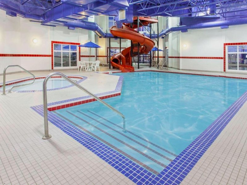 ラマダ バイ ウィンダム ピンチャー クリーク (Ramada by Wyndham Pincher Creek)の写真