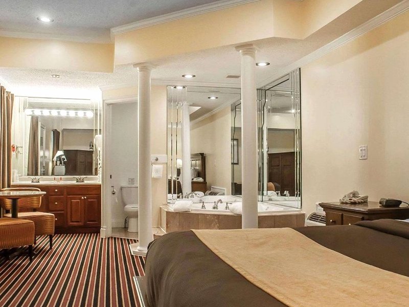 エコノ ロッジ アット ザ フォールズ ノース (Econo Lodge at the Falls North)の写真
