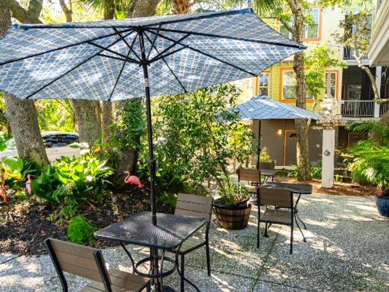 ウォーターズ エッジ イン アット フォリー ビーチ ベッド アンド ブレックファースト (WATERS EDGE INN AT FOLLY BEACH - BED AND BREAKFAST)の写真