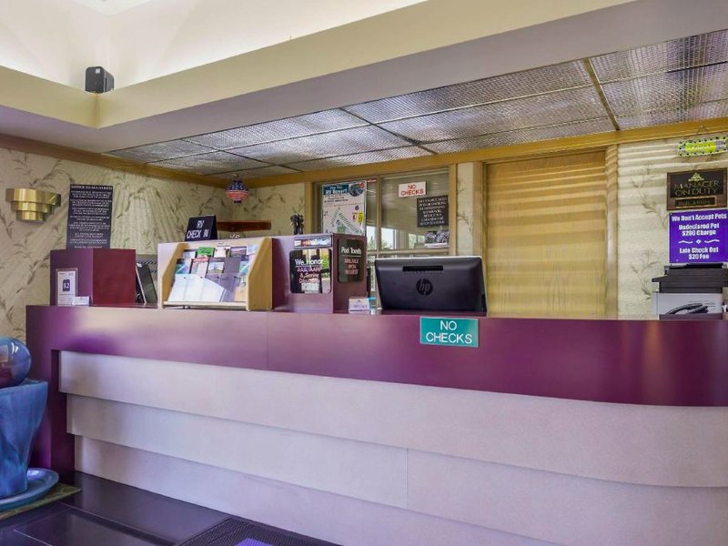アメリカズ ベスト バリュー イン フェニックス メドフォード (Americas Best Value Inn Phoenix Medford)の写真