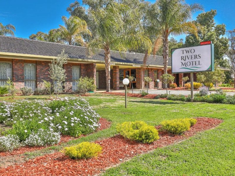 ツー リバーズ モーテル (Two Rivers Motel)の写真