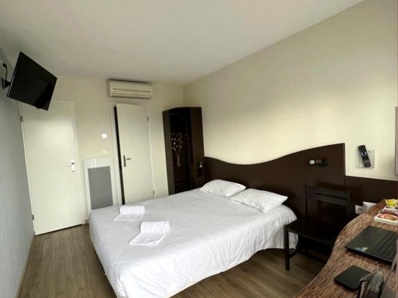 Contact Hotel Fontenay le Comteの写真