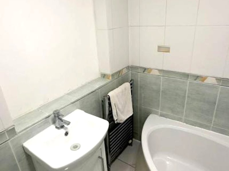 Luxurious & Beautiful Room With Double Bed-Own TVの写真