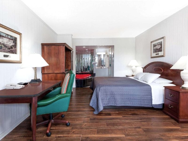 ハワード ジョンソン エクスプレス イン ナイアガラ フォールズ (Howard Johnson by Wyndham Niagara Falls)の写真