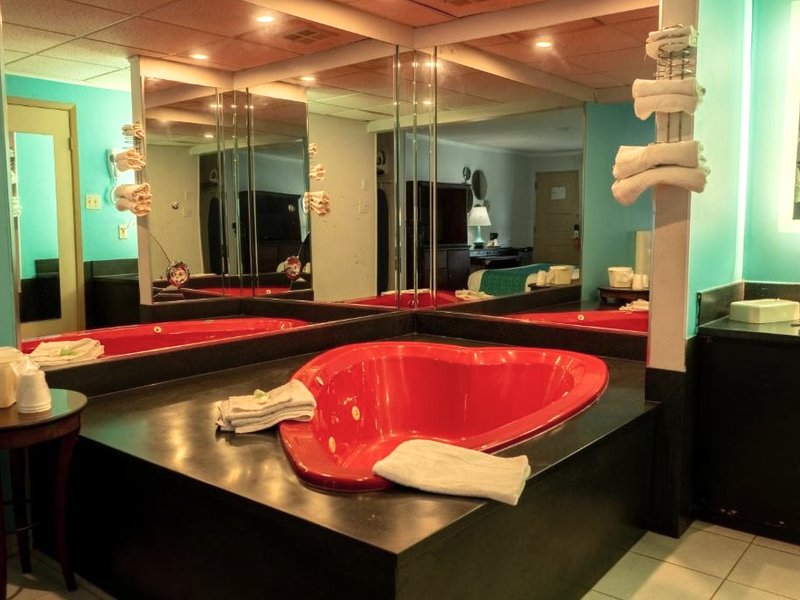 ハワード ジョンソン エクスプレス イン ナイアガラ フォールズ (Howard Johnson by Wyndham Niagara Falls)の写真