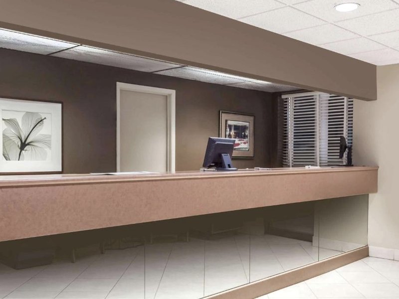 ハワード ジョンソン エクスプレス イン ナイアガラ フォールズ (Howard Johnson by Wyndham Niagara Falls)の写真