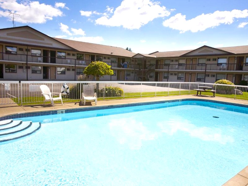 ハワード ジョンソン エクスプレス イン ナイアガラ フォールズ (Howard Johnson by Wyndham Niagara Falls)の写真