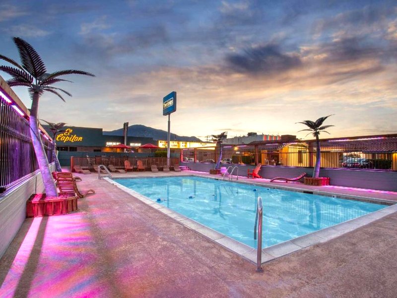 トラベロッジ バイ ウィンダム ホーソーン (Travelodge by Wyndham Hawthorne)の写真