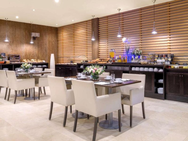 Nh カンポ デ ジブラルタル ホテル (Nh Campo De Gibraltar Hotel)の写真