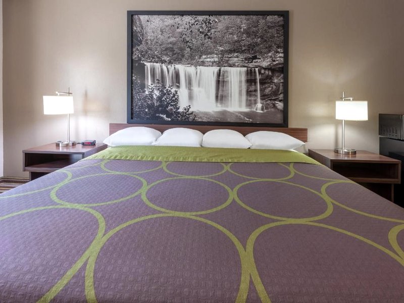 Super 8 By Wyndham La Grange Kyの写真