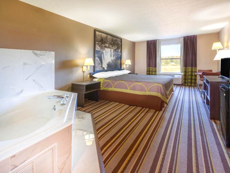 Super 8 By Wyndham La Grange Kyの写真