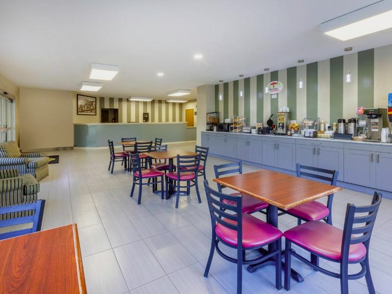 Super 8 By Wyndham La Grange Kyの写真