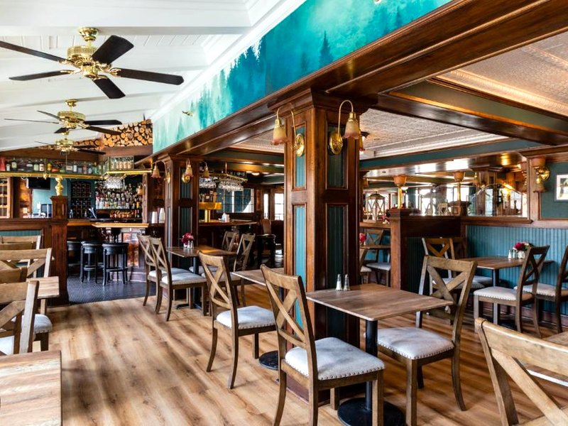 Saddleback Inn at Lake Arrowheadの写真