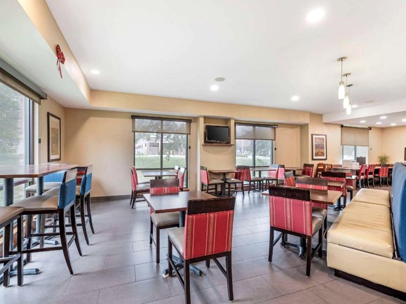 コンフォート スイーツ イースト リンカーン - モール エリア (Comfort Suites East Lincoln - Mall Area)の写真