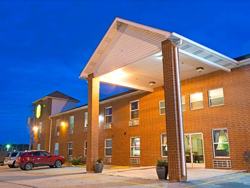 スーパー 8 バイ ウインダム セントルイス エアポート (Super 8 By Wyndham St. Louis Airport)の写真