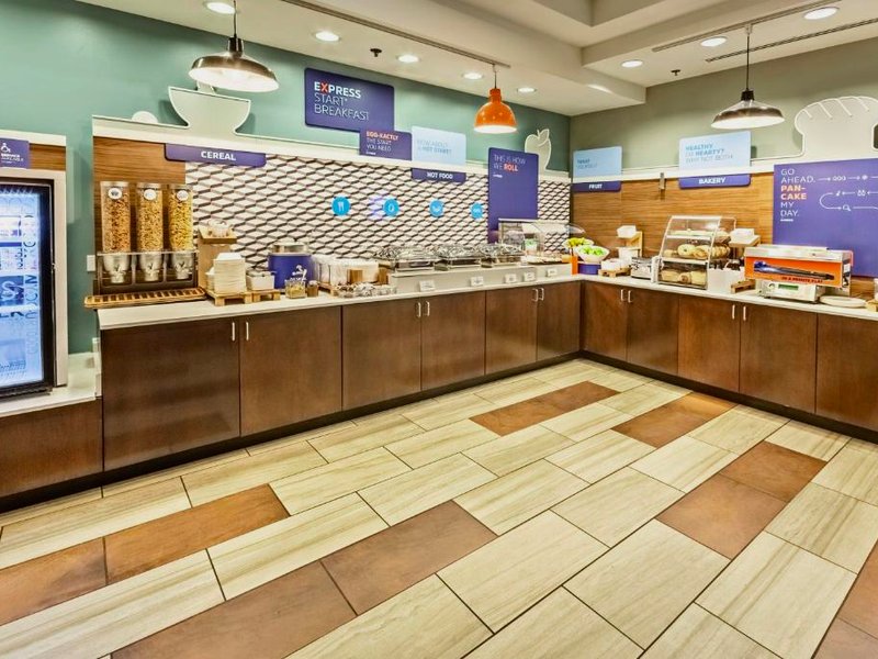 Holiday Inn Express Hotel & Suites Lake Zurich-Barrington By IHGの写真