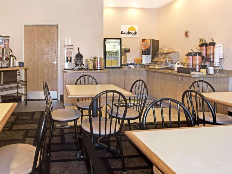 デイズ イン ＆ スイーツ バイ ウィンダム キャッスル ロック (Days Inn & Suites by Wyndham Castle Rock)の写真