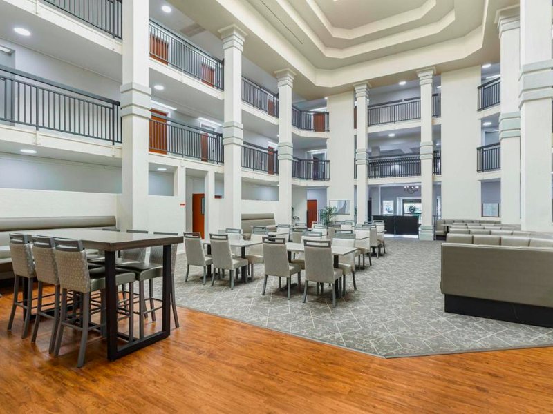 Best Western Plus Villa Del Lago Inn Pattersonの写真