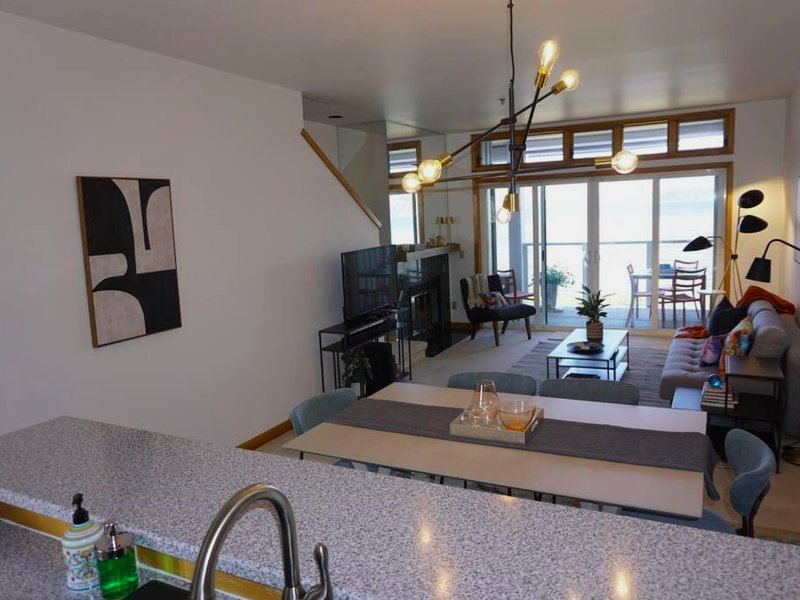 Seaside Oasis Oceanfront Bliss Condo at Semiahmooの写真