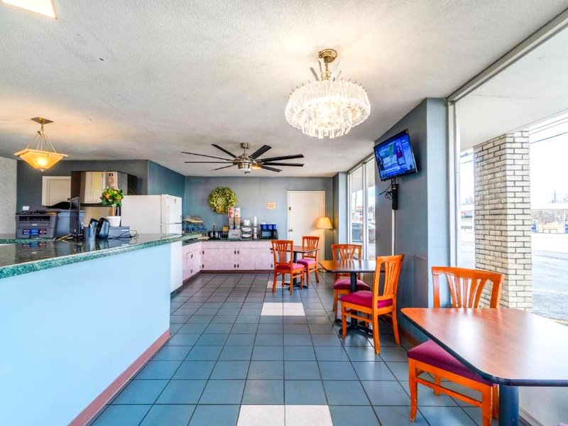 Ozark Junction mountain view by OYOの写真